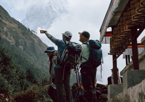 trekking in the himalayas luxury