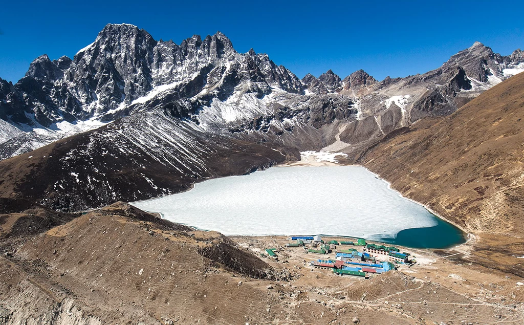 frozen gokyo lake