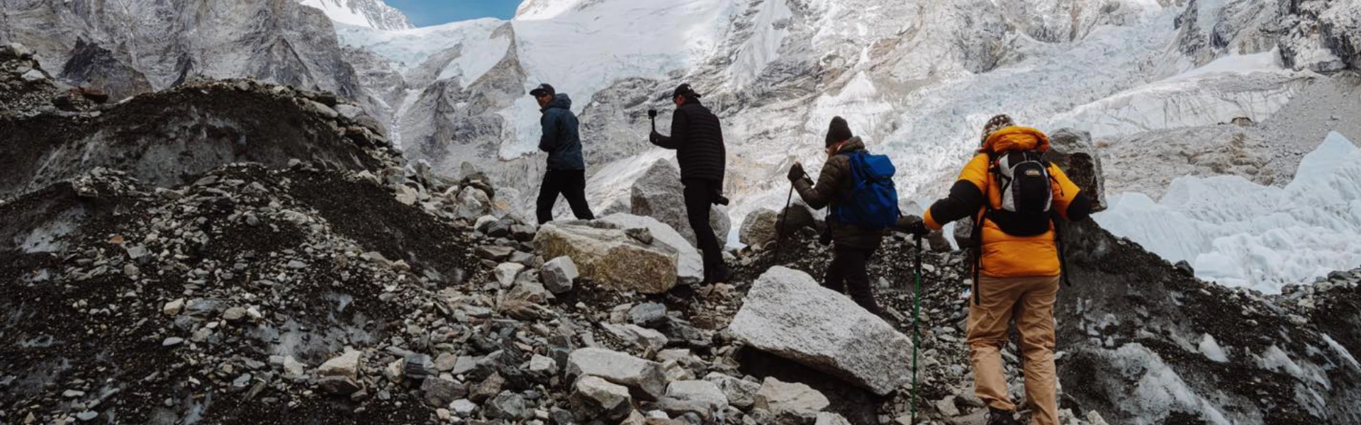 walking to everest base camp