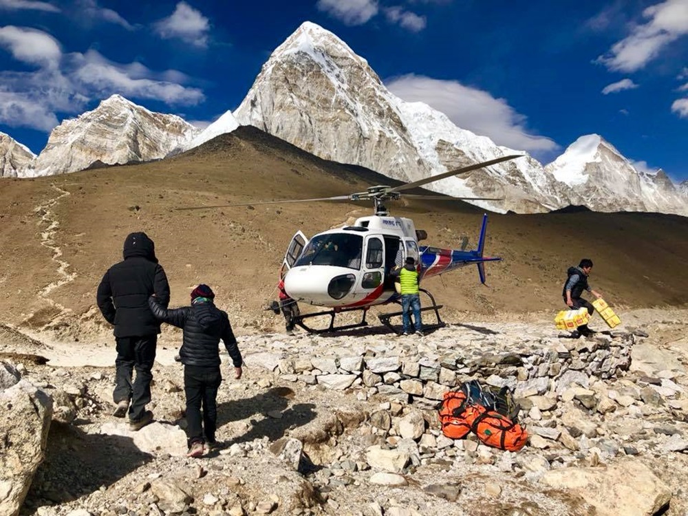 landing of helicopter at gorakshep