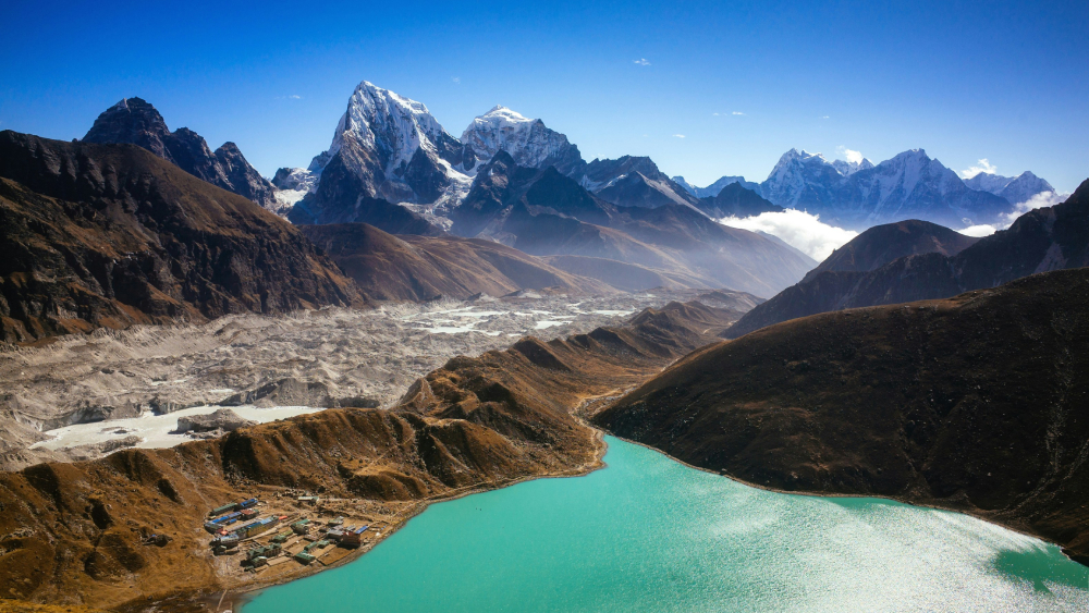 gokyo lake with ngozumpa glacier view