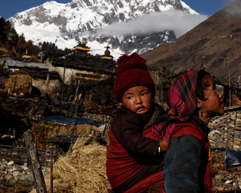 childrens carrying in Manaslu