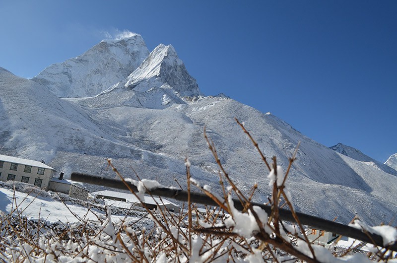 everest-under-the-blanket-of-snow