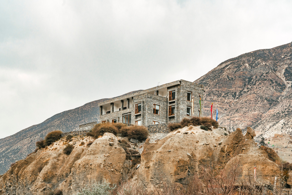 mountain lodges of nepal in manang