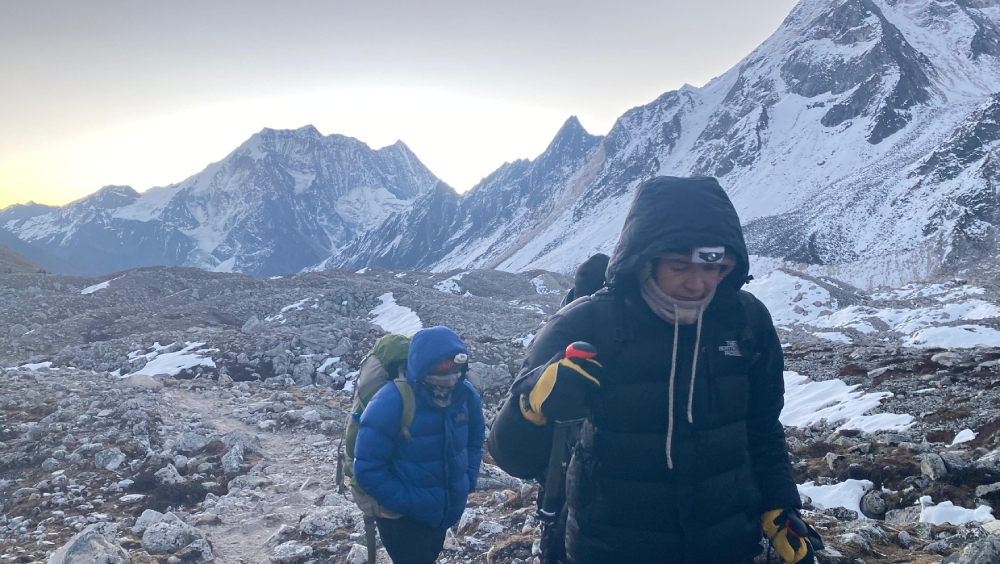 trekkers walking in larke pass at dawn