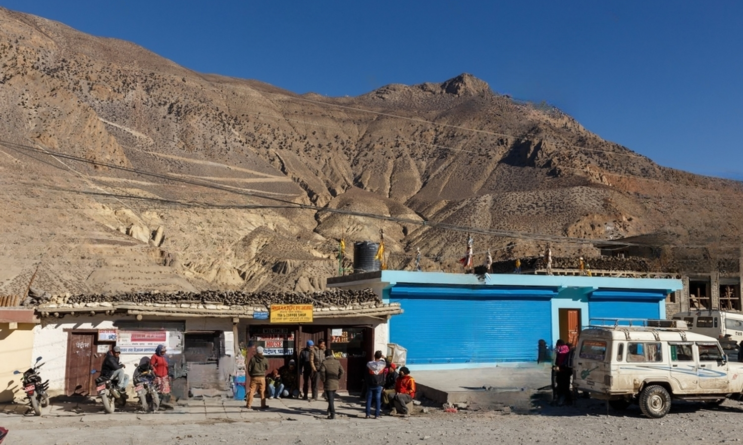 roadway to mustang