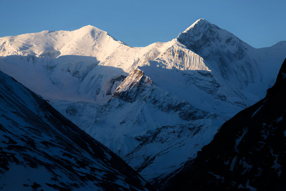 Chulu East Peak Climbing