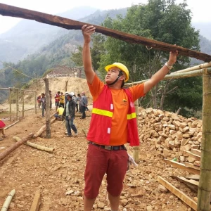 1664117013 construction volunteer after earthquake 